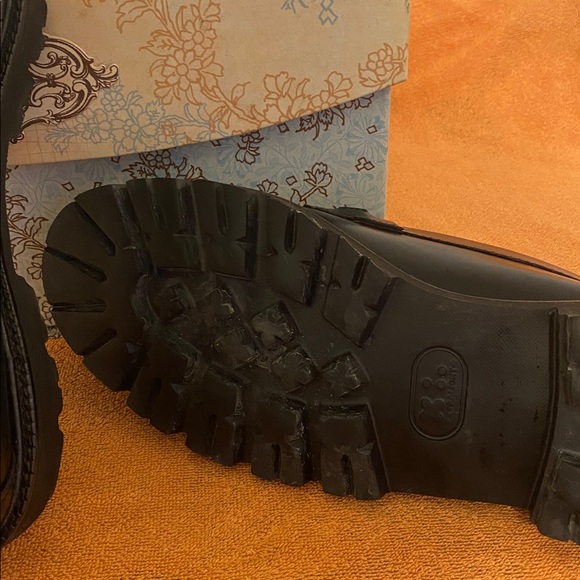 G.H. Bass & Co. Black Loafers with Gold Accents - Picture 8 of 8